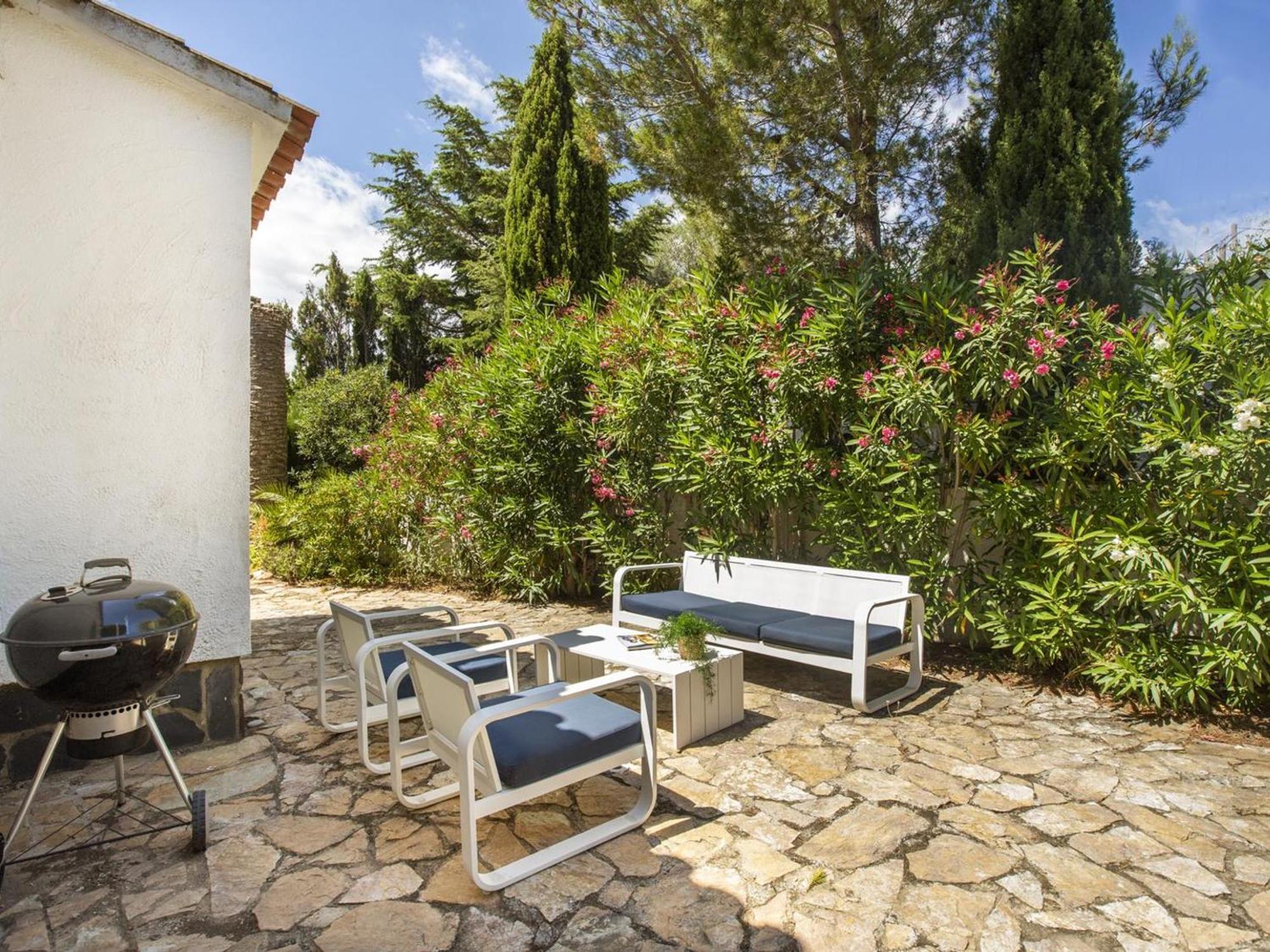 Holiday home Casa Renovada Con 3 Dormitorios, Terraza Y Barbacoa A 3 Km De La Playa En - Hisp-288-46 *